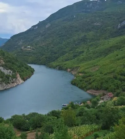 بيت ضيافة Joy's House, Koman Lake